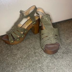 Beautiful olive colored heels.